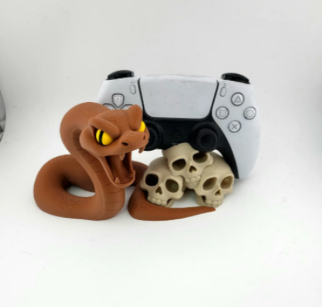 Держатель джойстика PS5 в виде змеи на черепах2